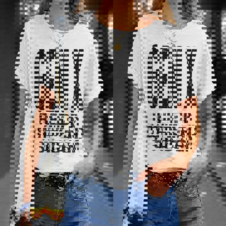 コーヒーと皮肉なユーモアに刺激された面白いジェネレーションx Gen X Tシャツ 彼女への贈り物