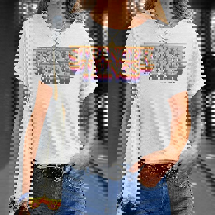 ストレンジャー・シングス ロゴ レトロ 旅行 ファン 記念品 Tシャツ 彼女への贈り物