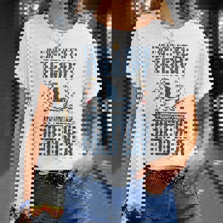 セラピーは要らない、スコティッシュ・フォールドの猫を抱きしめて Tシャツ 彼女への贈り物