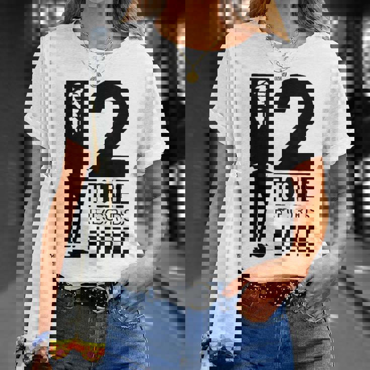 ツートーンスカ音楽チェッカーボード Tシャツ 彼女への贈り物