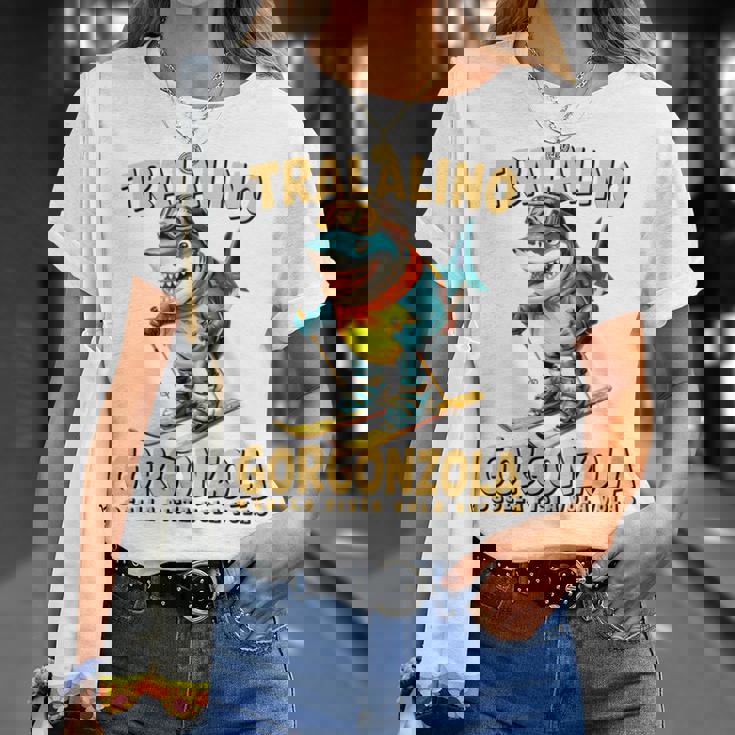 トララリーノ・ゴルゴンゾーラ – トララレロチーズミッションのスキーシャーク。 長袖tシャツ Tシャツ 彼女への贈り物