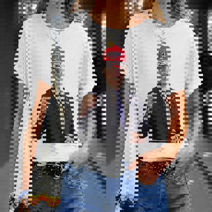 トランプの帽子をかぶったバイデンの陽気なグラフィック 長袖tシャツ Tシャツ 彼女への贈り物