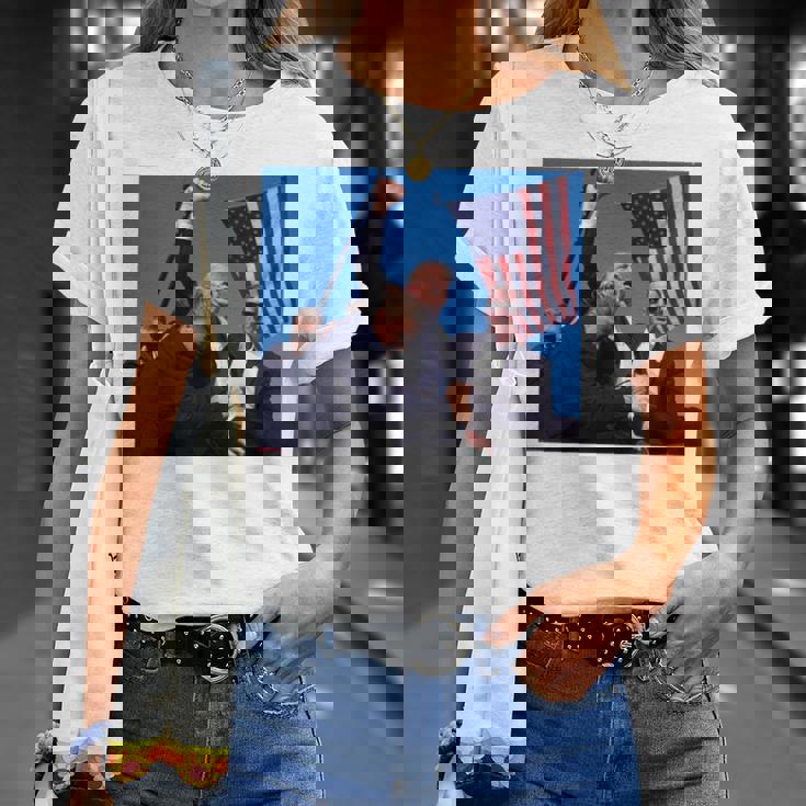 トランプ大統領のために祈り、決して降伏しない、神の祝福トランプ。 長袖tシャツ Tシャツ 彼女への贈り物