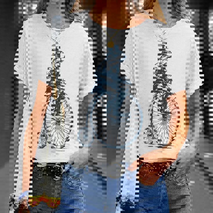 ビンテージのペニーファージング自転車に乗る粋なカエルのサイクリスト Tシャツ 彼女への贈り物