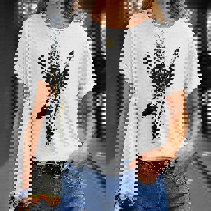 フライングvギターで遊ぶ猫 Tシャツ 彼女への贈り物