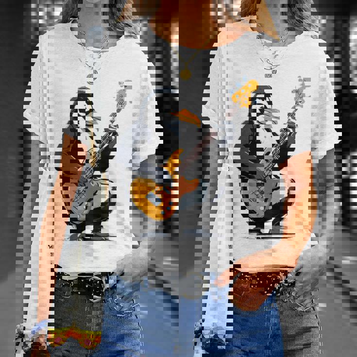ベースギターを弾くペンギン ペンギン Tシャツ 彼女への贈り物