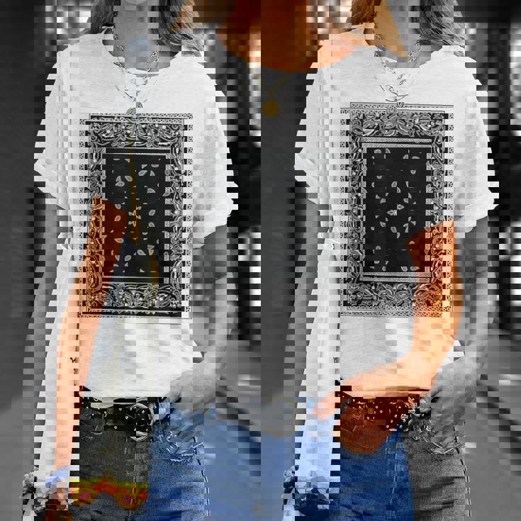 ホワイトブラックバンダナプリントtシャツ ペイズリー柄 Tシャツ 彼女への贈り物