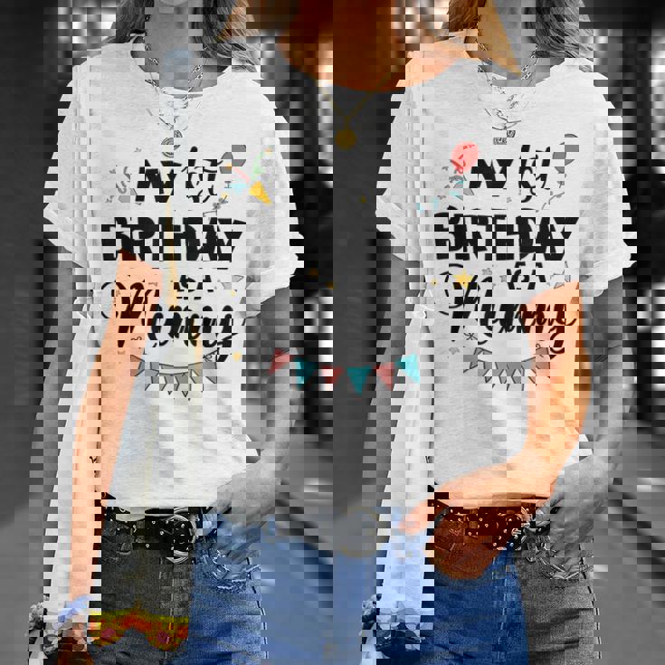 ママとしての私の1歳の誕生日パーティーイヤーを祝うママ Tシャツ 彼女への贈り物