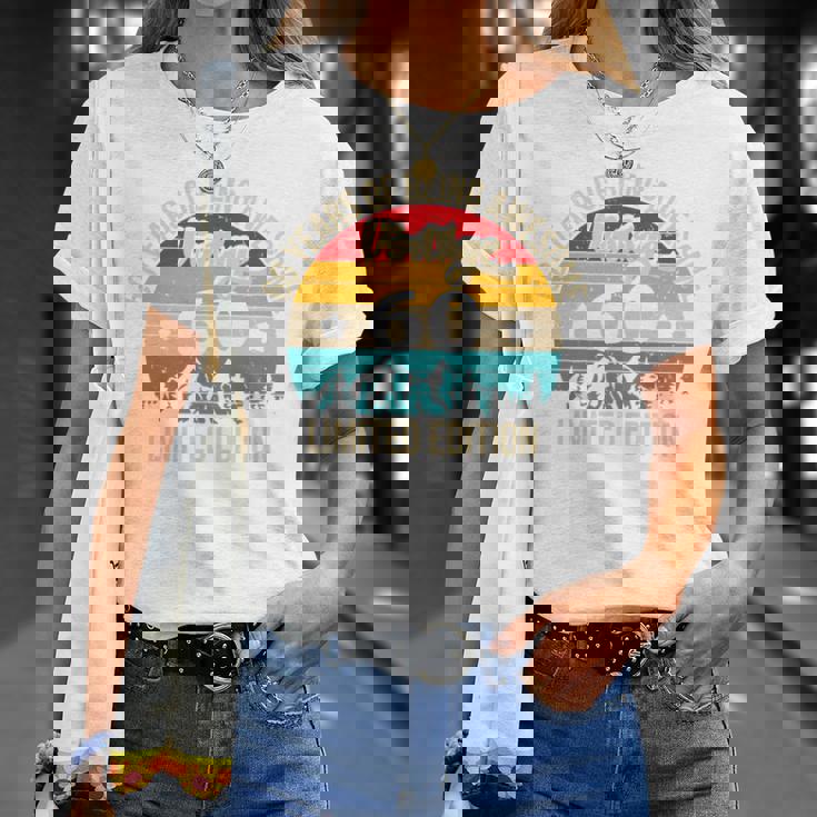 レトロ ヴィンテージ 60歳 誕生日プレゼント 60年間の素晴らしさ 長袖tシャツ Tシャツ 彼女への贈り物