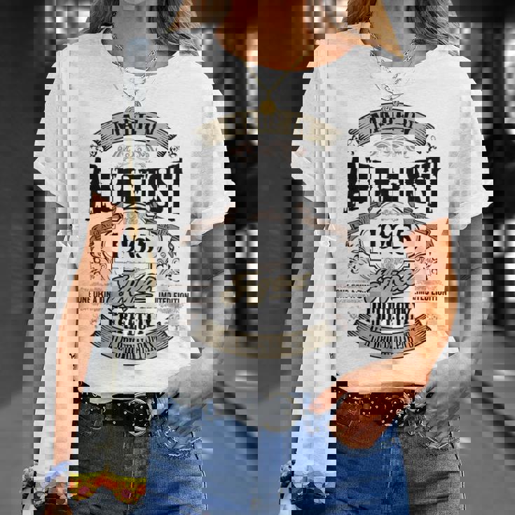 ヴィンテージ還暦祝い 1965年8月生まれ 60歳 Tシャツ 彼女への贈り物