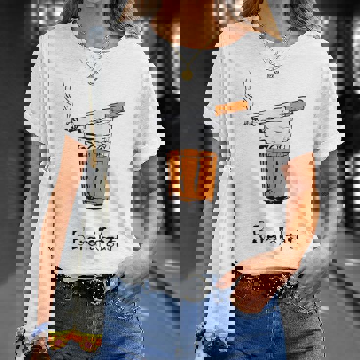 朝食タバコとウイスキー、面白いtシャツギフト。 Tシャツ 彼女への贈り物