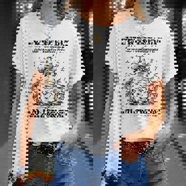 毎日、何かをすべきことがある、ウエスタンカウボーイのカエルのミーム Tシャツ 彼女への贈り物