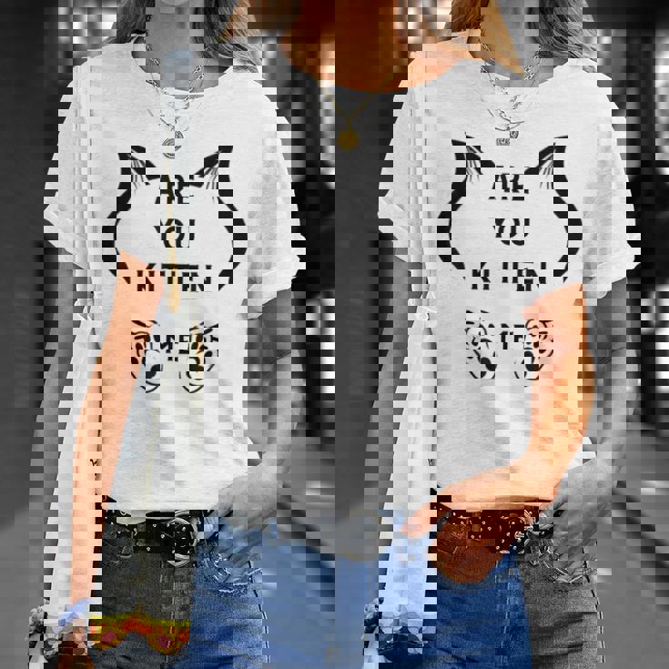 猫好きかい？子猫かっこいいかっこいい Tシャツ 彼女への贈り物