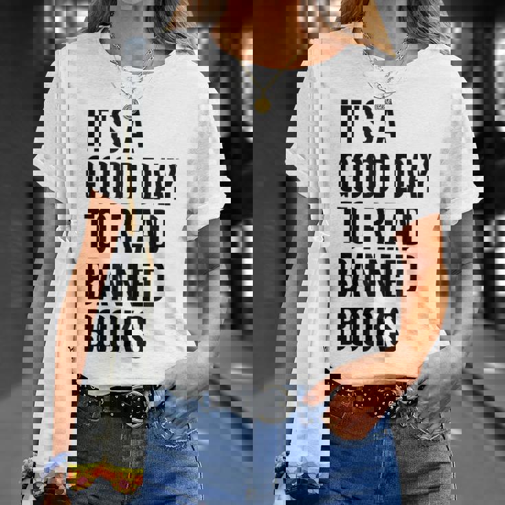 禁止された本を読むのに良い日だ面白いヴィンテージ Tシャツ 彼女への贈り物