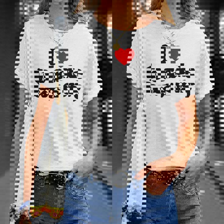 私は男の子を泣かせるのが大好き、男の子を泣かせるのは心 Tシャツ 彼女への贈り物