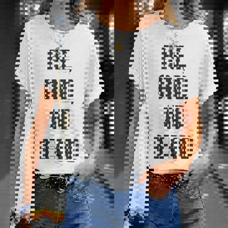 立ち上がって、頑張って、優しくして、ジム、ハッスル、成功、モチベーション Tシャツ 彼女への贈り物