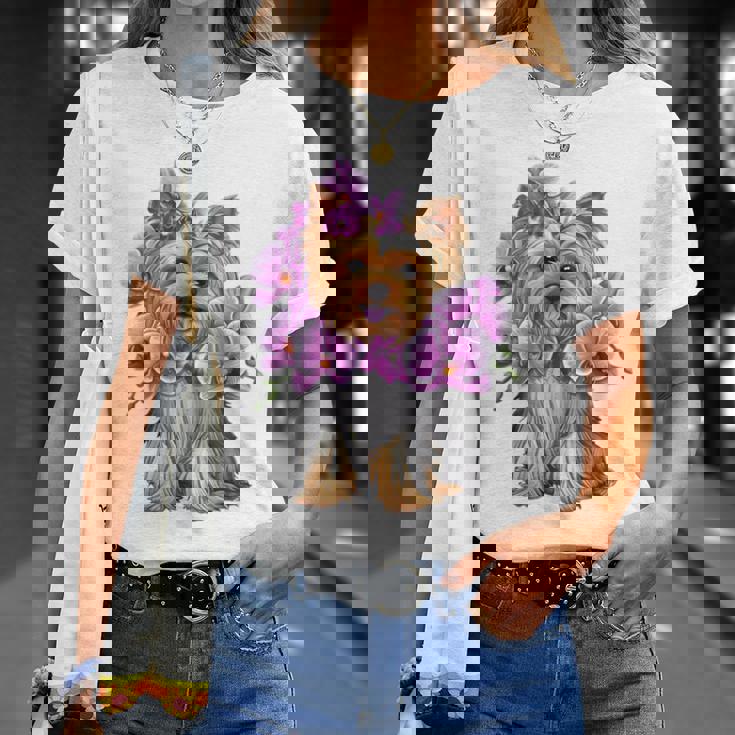 花を持つヨークシャー テリア 長袖tシャツ Tシャツ 彼女への贈り物