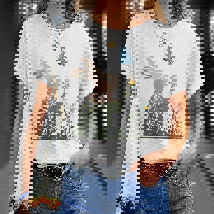 蝶のイースターとデイジーを保持している甘いウサギのウサギ 長袖tシャツ Tシャツ 彼女への贈り物