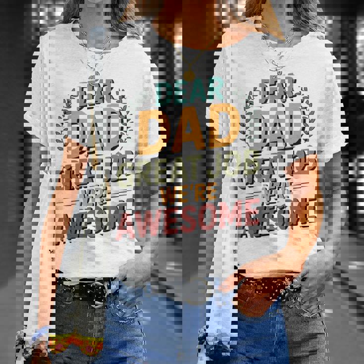 親愛なるお父さん素晴らしい仕事私たちは素晴らしい父の日ありがとう Tシャツ 彼女への贈り物