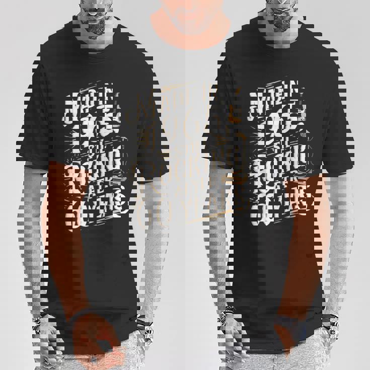 1965年製作。60年経っても揺れるレトロ。 Tシャツ 面白い贈り物