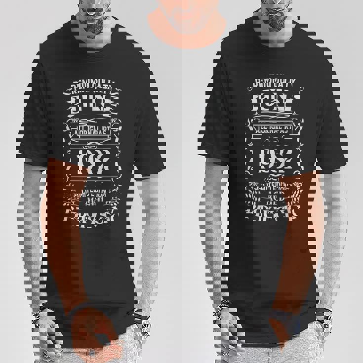 1982年6月に誕生した43歳の誕生日レジェンド。 Tシャツ 面白い贈り物