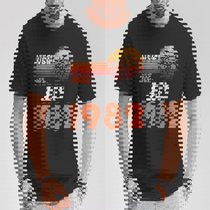 1982年7月から素晴らしい。男女の誕生日。 Tシャツ 面白い贈り物