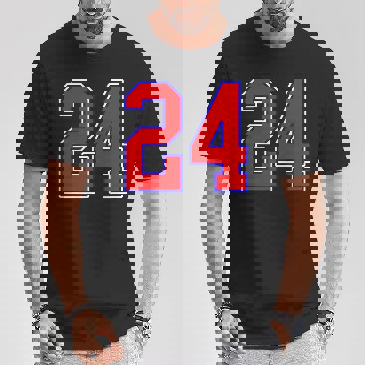 24番の大学スポーツスタイル。レッド、ブルー、ホワイト。 Tシャツ 面白い贈り物
