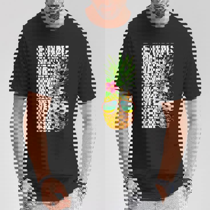 Be A Pineapple Wear A Crownweet Inside アロハ・ハワイパイナップル Tシャツ 面白い贈り物