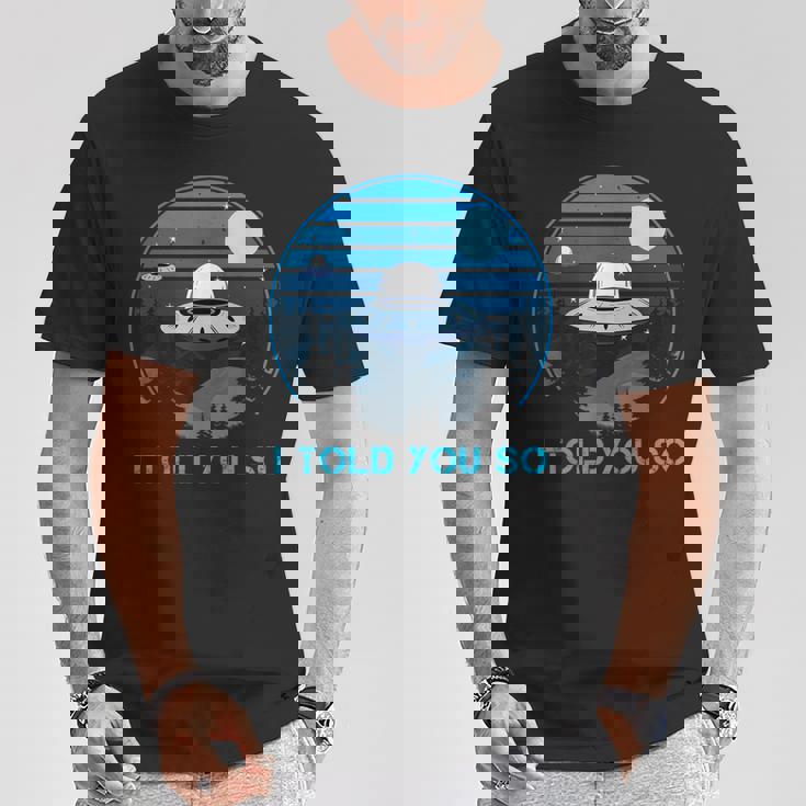 Alien Invasion In The Dark Ufo I Told Youo Tシャツ 面白い贈り物