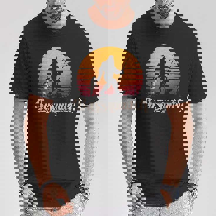 Basssquatch ビッグフット 釣り バス フォレスト シルエット Tシャツ 面白い贈り物