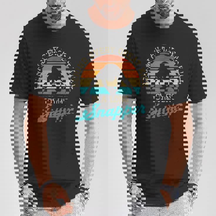 Behind Every Great Kick Is A Longnapper 面白いディープスナッパー Tシャツ 面白い贈り物