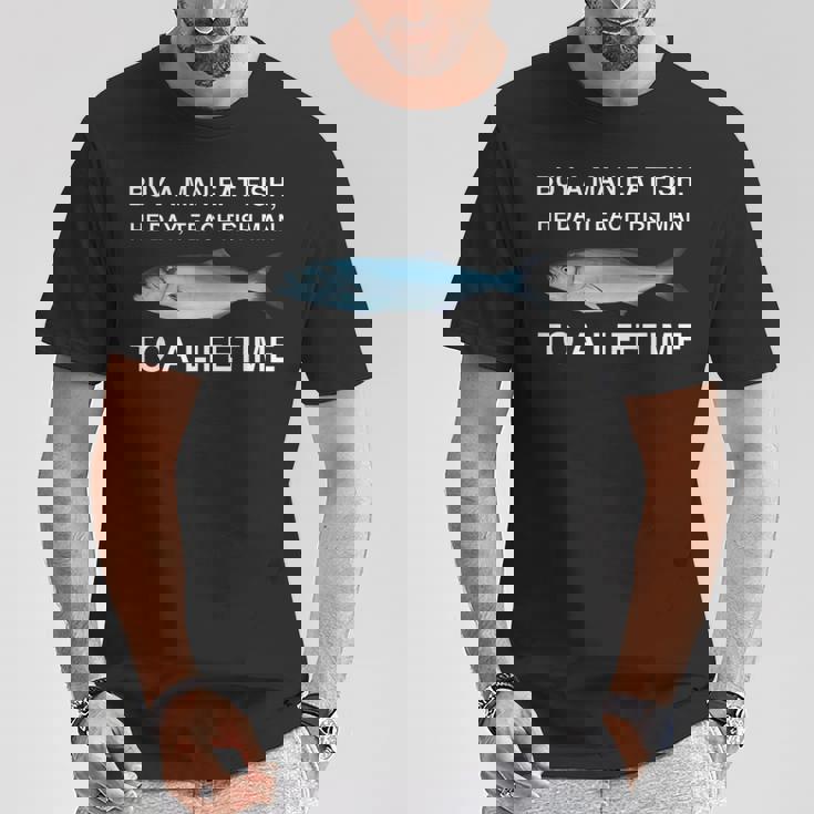 Buy A Man Eat Fish He Day Teaching Fish Man To A Lifetime Tシャツ 面白い贈り物