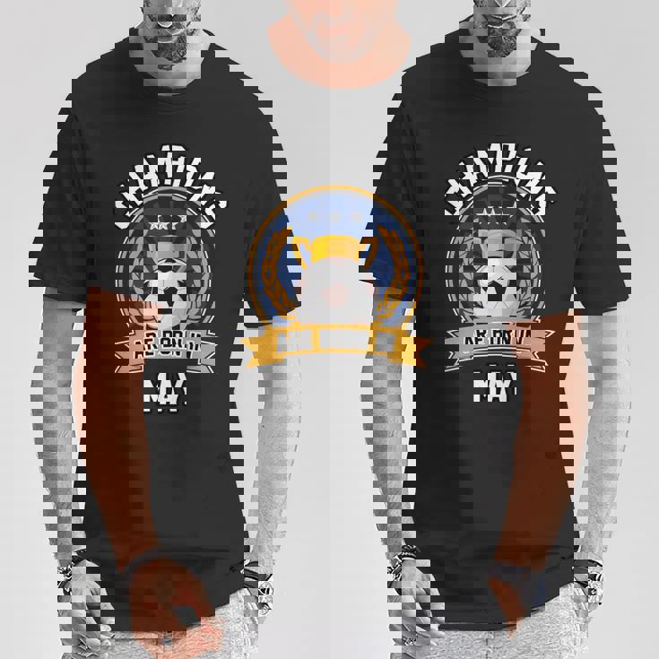 Champion Are Born In May フットボール サッカーボール 誕生日プレゼント 長袖tシャツ Tシャツ 面白い贈り物