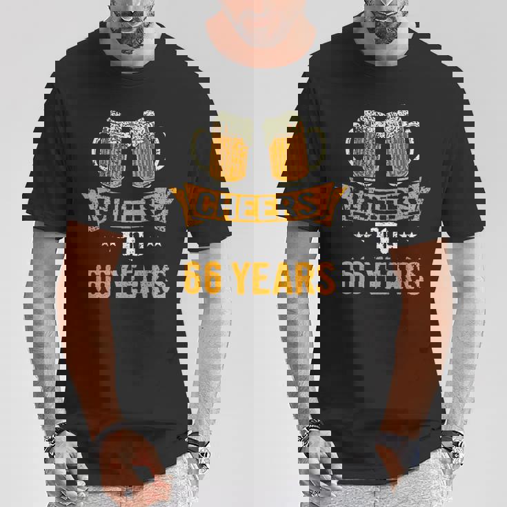 Cheers To 66歳 66歳 誕生日パーティー お祝いギフト Tシャツ 面白い贈り物