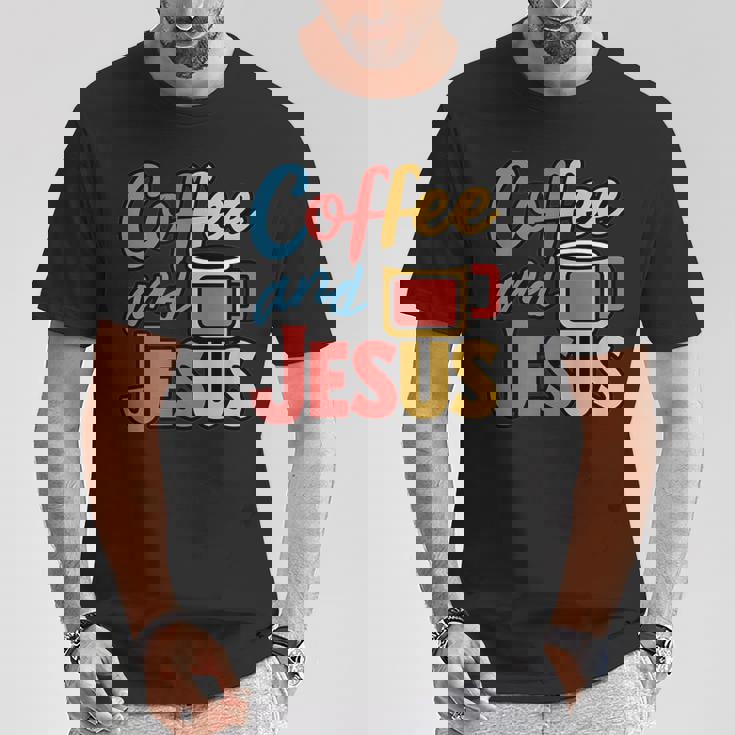 Coffee And Jesus Awesome Christian Caffeine Lover Church Tシャツ 面白い贈り物