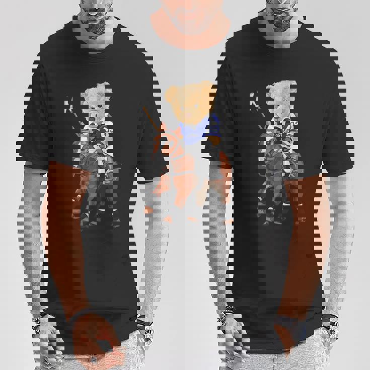 Cool Teddy Bear Playing Horse Polo Game Illustration Graphic Tシャツ 面白い贈り物