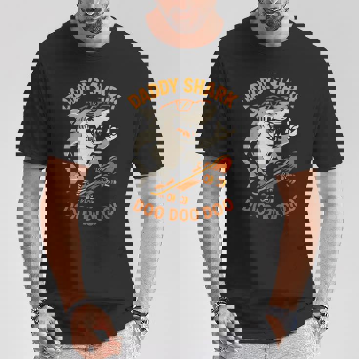 Daddyhark メンズ サーフショップ シャーク。 Tシャツ 面白い贈り物