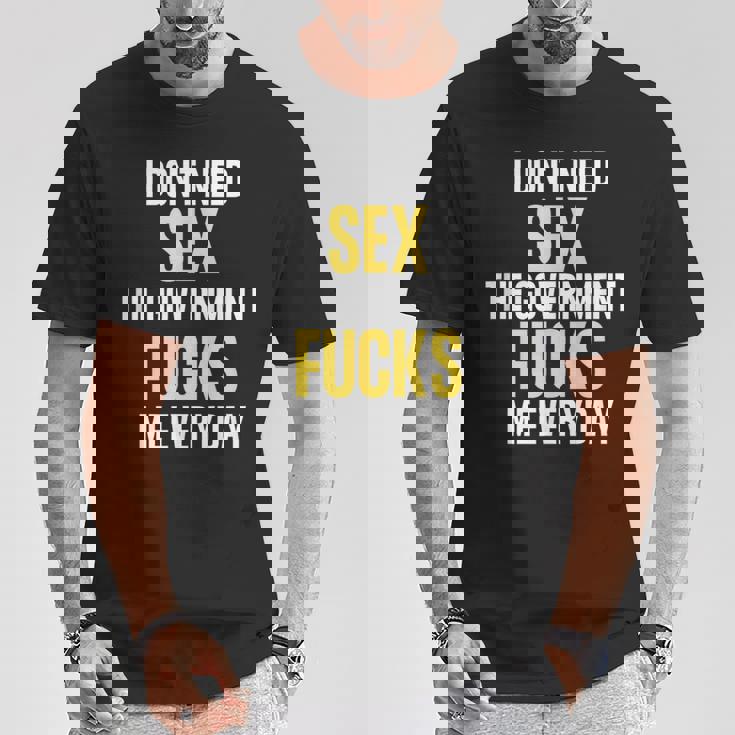I Don't Needegs The Government F's Me Daily Tシャツ 面白い贈り物