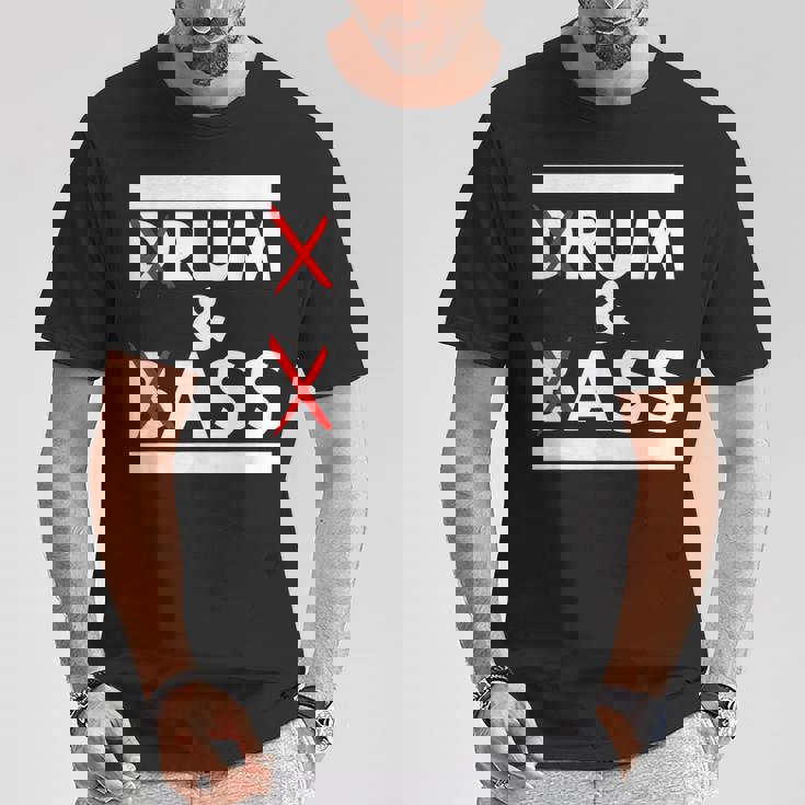 Drum And Bass Rum And Ass Tシャツ 面白い贈り物