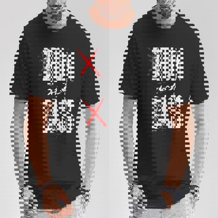 Drum And Bass Rum And Ass Tシャツ 面白い贈り物