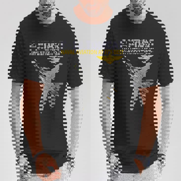 F-14 Tomcatが動作しています。最高の海軍航空。 Tシャツ 面白い贈り物