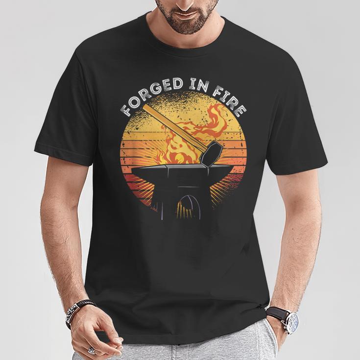 Forjado En Fuego Retro Puesta Deol Herrero Herrero Trabajador Camiseta unisex Regalos divertidos