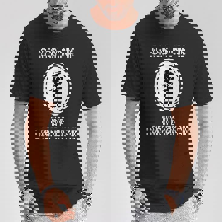 Go Easy On Me I Have Lower Back Pain 面白い言葉 Tシャツ 面白い贈り物