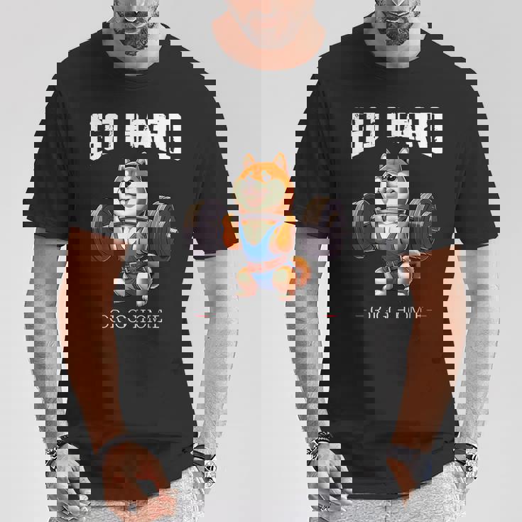 Go Hard Or Go Home 柴犬 犬 ウエイトリフティング フィットネス ジム Tシャツ 面白い贈り物