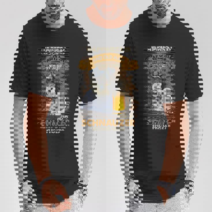 Happiness Is An Old Man With A Beerchnauzeritting Near Near Tシャツ 面白い贈り物