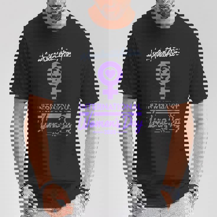 International Women's Day 2025 Accelerate Action Girls Tシャツ 面白い贈り物