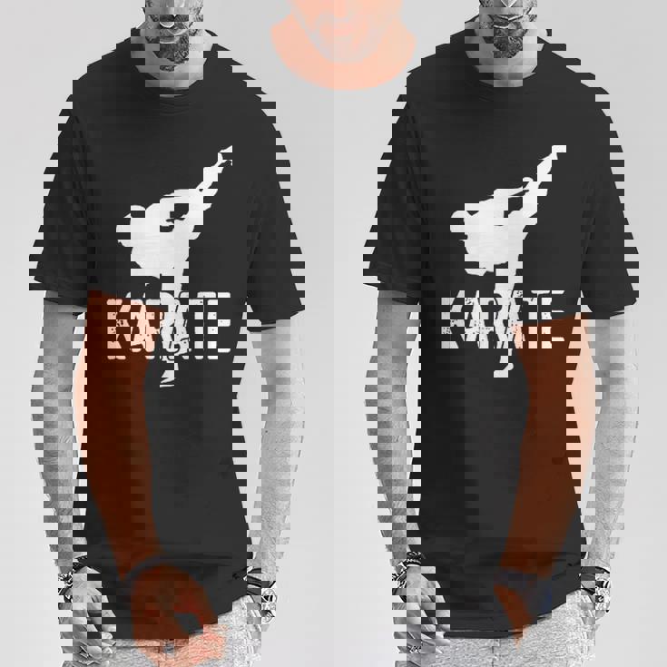 Karate Kick 空手キック松濤館、剛柔和道上地糸東極真流 Tシャツ 面白い贈り物