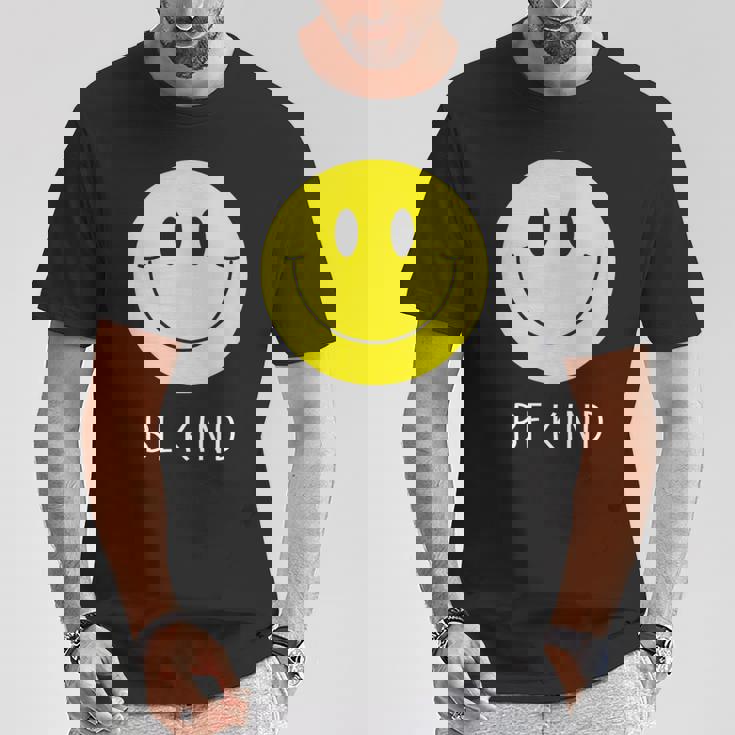 Be Kind かわいい イエロー スマイル フェイス シャツ スマイル フェイス ハピネス Tシャツ 面白い贈り物