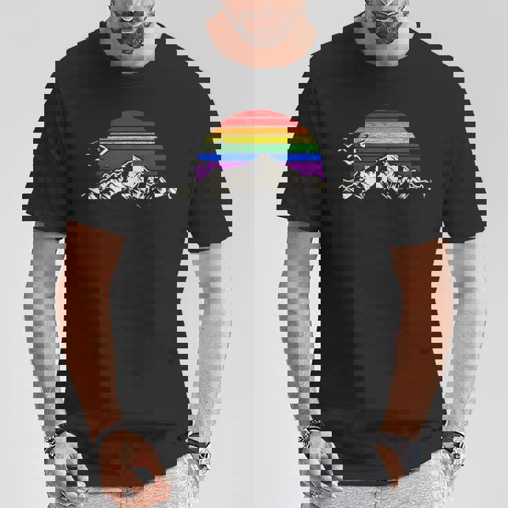 Lgbtq レインボー 山 サンセット ヴィンテージ Tシャツ 面白い贈り物