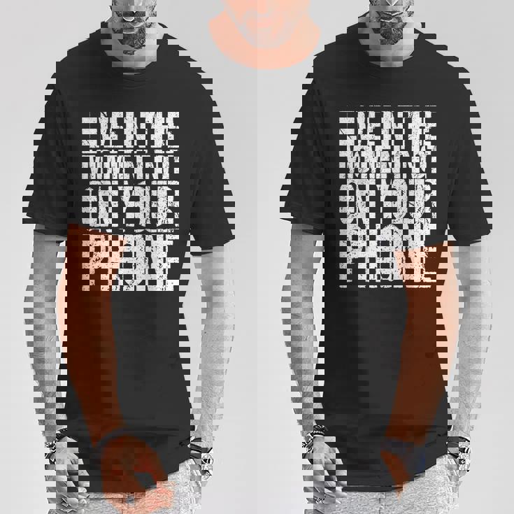 Live In The Moment Not On Your Phone Health Wellness Tシャツ 面白い贈り物